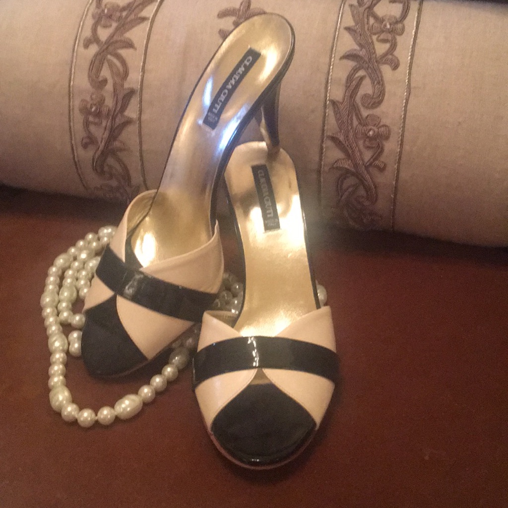 Claudia Ciuti Cream And Black Slides. 8m